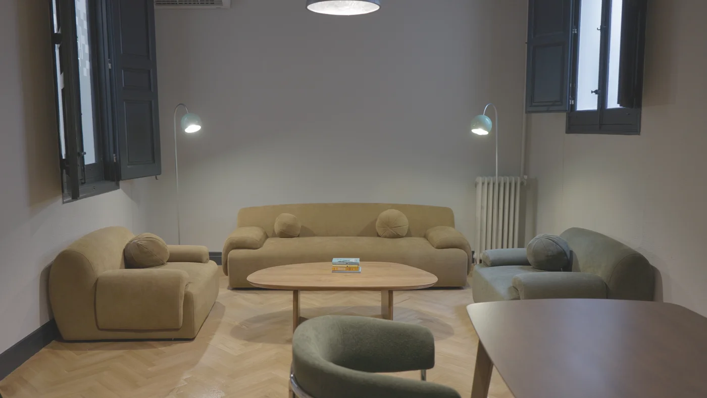 Salón del centro de Charlas Adictivas en Madrid